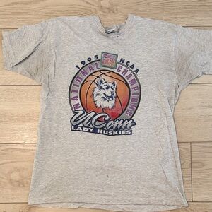 VINTAGE UConn Lady Huskies 1995 National Champions Graphic Tee - Gray